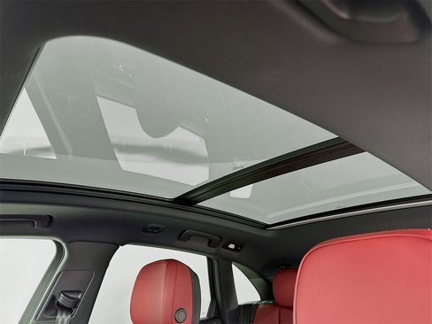 Used 2025 Porsche Macan image 23