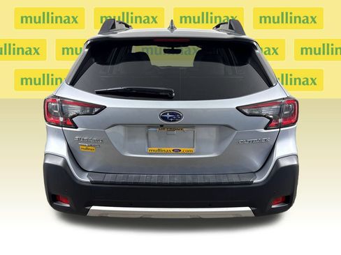 Used 2025 Subaru Outback Limited AWD/4WD image 8