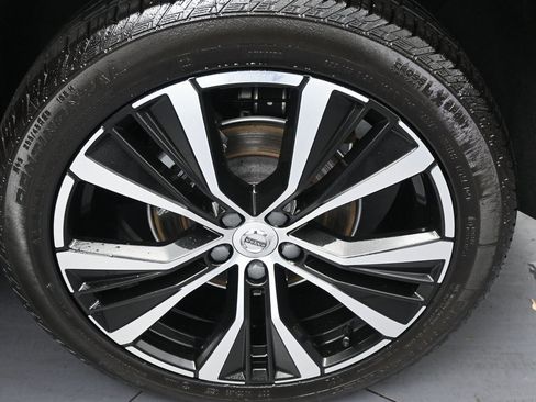 Used 2023 Volvo XC60 B5 Plus image 42