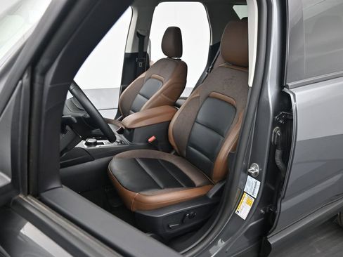 Certified 2025 Ford Bronco Sport Outer Banks w/ Outer Banks Tech Package+ AWD/4WD image 9