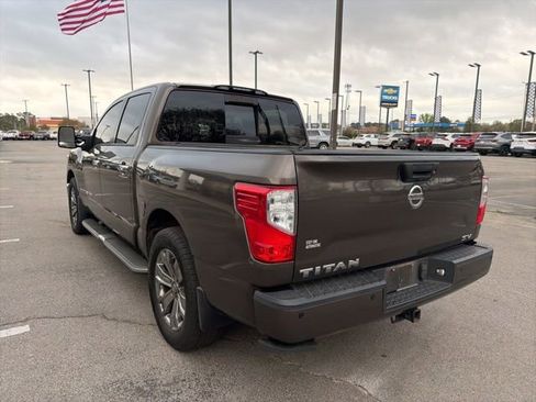 Used 2019 Nissan Titan SV w/ SV Convenience Package image 6