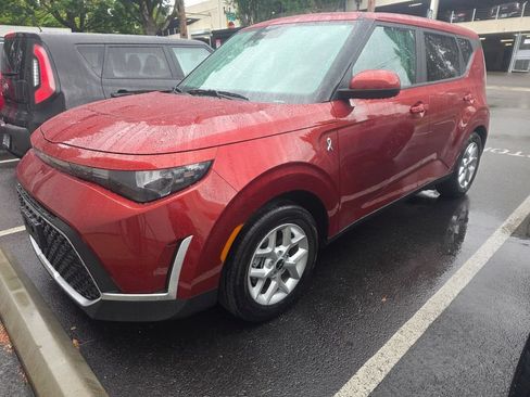 Certified 2025 Kia Soul S FWD image 3