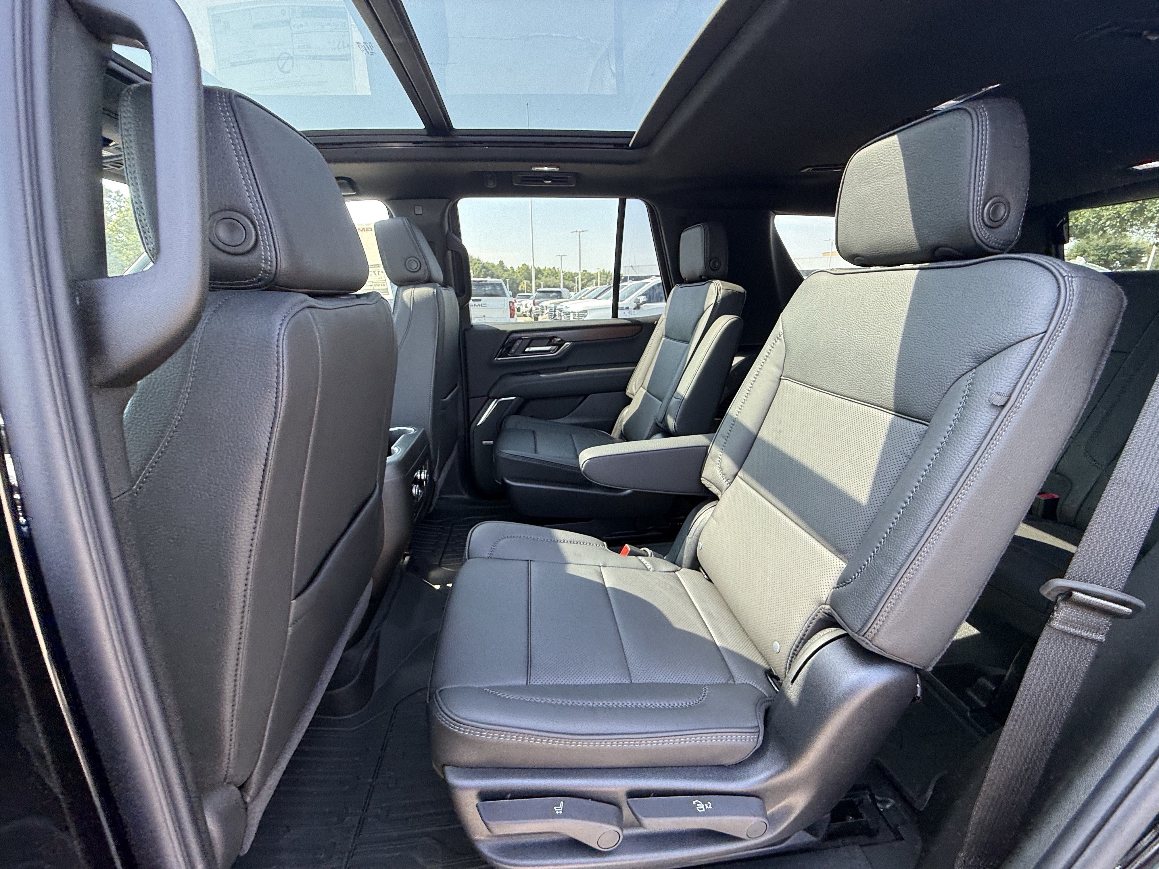 New 2027 GMC Yukon Denali w/ Sun & Power Step Package RWD image 17