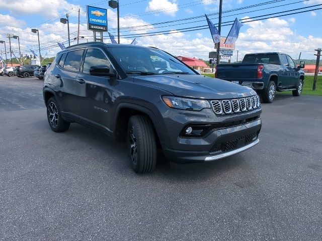 Used 2024 Jeep Compass Limited AWD/4WD image 5