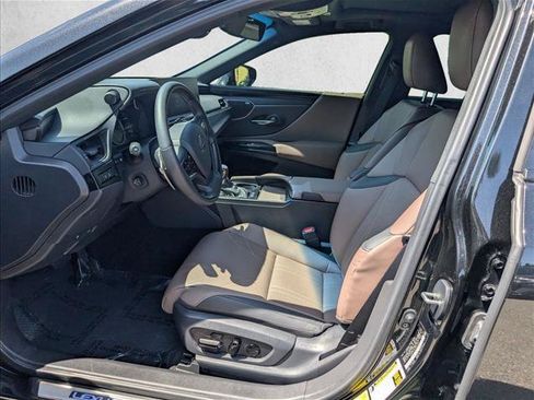 Used 2025 Lexus ES 300h w/ Accessory Package (Z1) FWD image 14