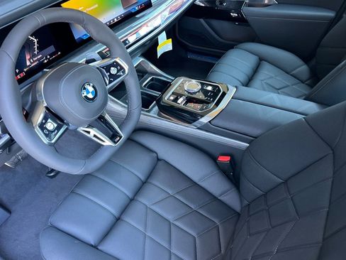 New 2025 BMW 740i image 4