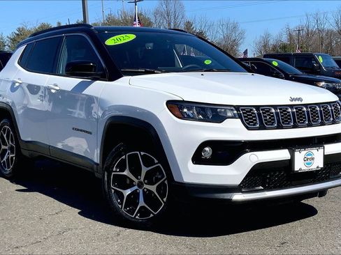 Used 2025 Jeep Compass Limited w/ Sun & Sound Group image 2