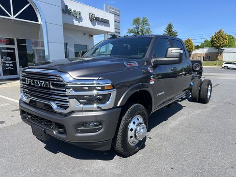 Used 2026 RAM 3500 Big Horn w/ Laramie Trim Package AWD/4WD image 6