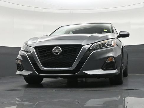 Used 2022 Nissan Altima 2.5 SV w/ SV Premium Package FWD image 30