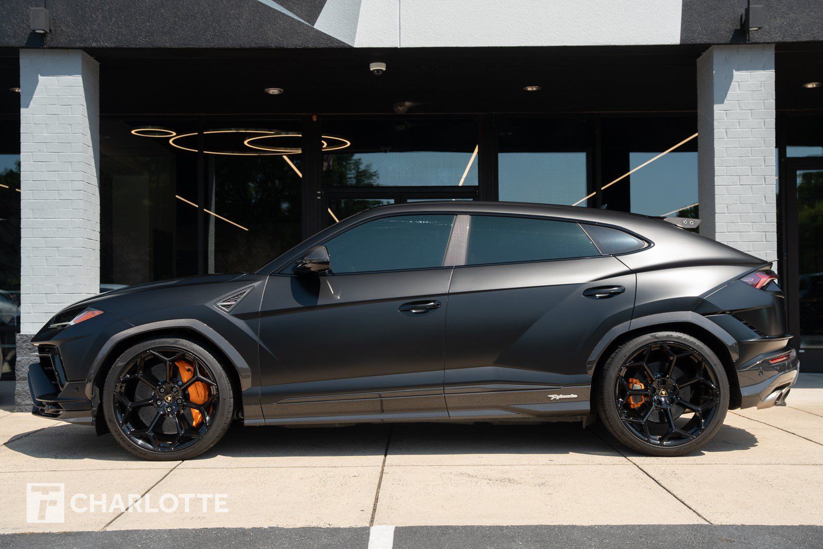 Used 2023 Lamborghini Urus Performante AWD/4WD image 1