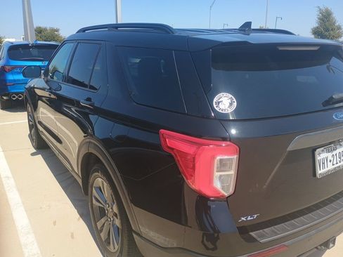 Used 2024 Ford Explorer XLT w/ Equipment Group 202A RWD image 4