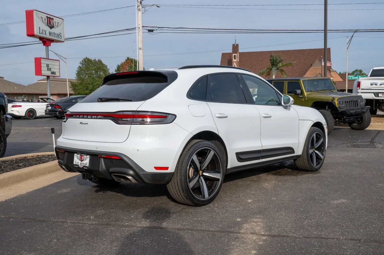 Used 2024 Porsche Macan w/ Premium Plus Package AWD/4WD image 8