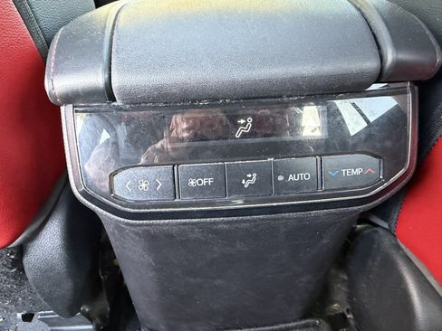 Used 2023 Toyota Highlander XSE FWD image 25