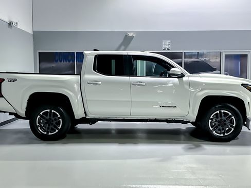 Used 2024 Toyota Tacoma TRD Sport RWD image 6