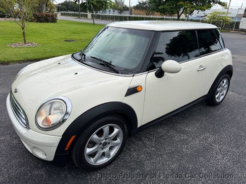 Used 2009 MINI Cooper Hardtop FWD image 1