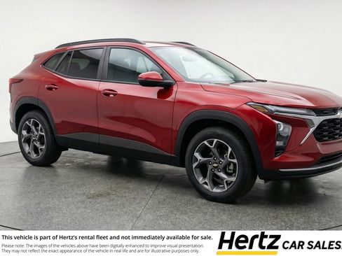 Used 2025 Chevrolet Trax LT image 1