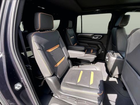 Used 2024 GMC Yukon XL AT4 w/ Technology Package image 19