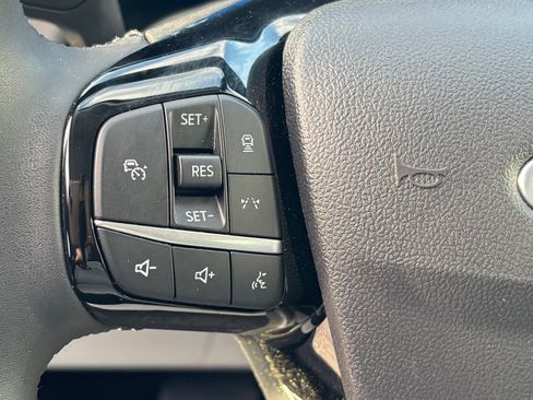 Certified 2025 Ford Escape Platinum w/ Premium Technology Package image 33