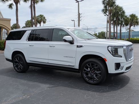 Used 2024 GMC Yukon XL Denali AWD/4WD image 7