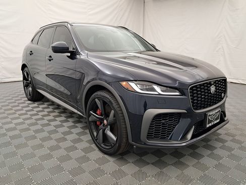 Used 2021 Jaguar F-PACE SVR image 3