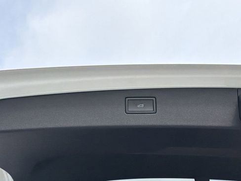 New 2026 Volkswagen Tiguan SE R-Line image 15