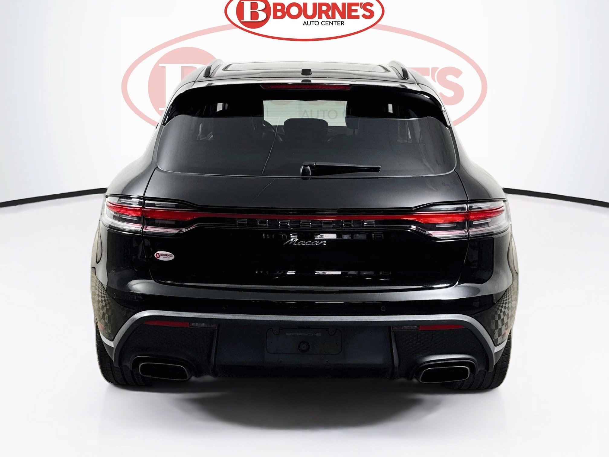 Used 2023 Porsche Macan AWD/4WD image 10