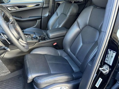 Used 2025 Porsche Macan image 5