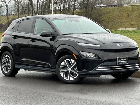 Used 2023 Hyundai Kona SE image 1