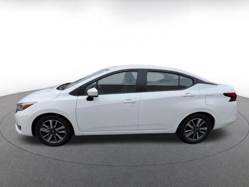 Used 2025 Nissan Versa SV image 8