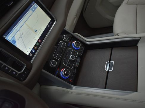 Used 2021 GMC Yukon Denali w/ Denali Premium Package image 25