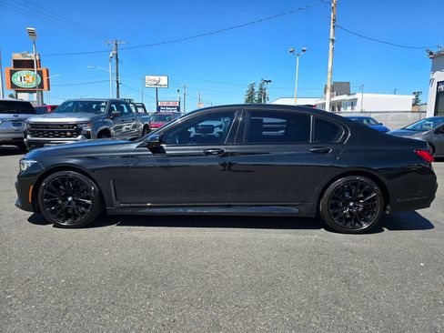 Used 2020 BMW 740i w/ M Sport Package RWD image 9
