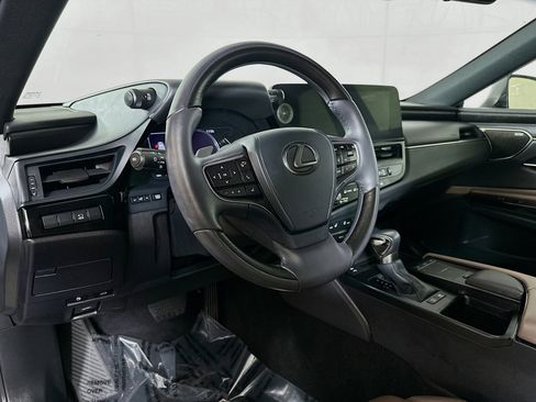 Used 2022 Lexus ES 300h w/ Accessory Package image 9