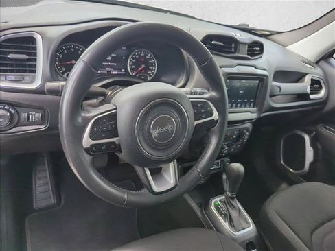 Used 2021 Jeep Renegade Latitude FWD image 29