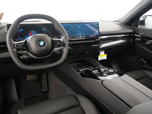 Used 2025 BMW 530i w/ Premium Package image 19