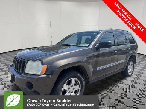 Used 2005 Jeep Grand Cherokee Laredo AWD/4WD image 3
