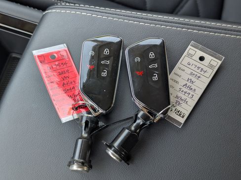 Used 2024 Volkswagen Atlas SE image 39