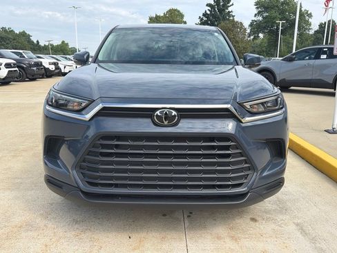 Used 2025 Toyota Grand Highlander AWD image 2