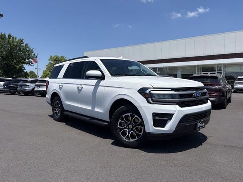 Used 2024 Ford Expedition XLT AWD/4WD image 1