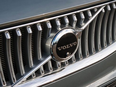 Used 2023 Volvo XC90 B5 Plus w/ Protection Package Premier image 17