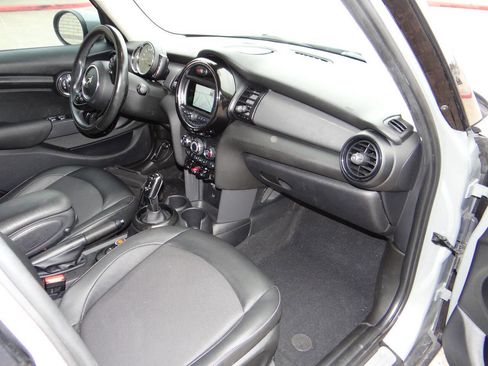 Used 2021 MINI Cooper 4-Door Hardtop image 14