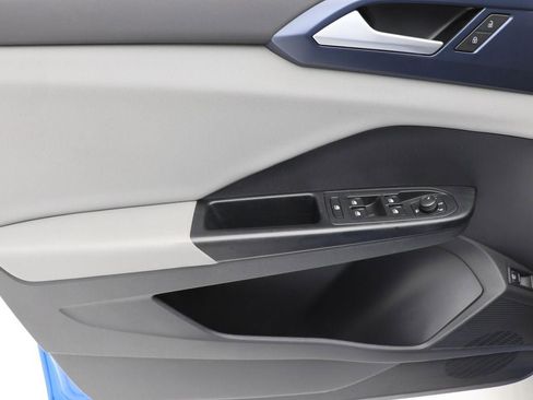 Used 2022 Volkswagen Taos SE image 16