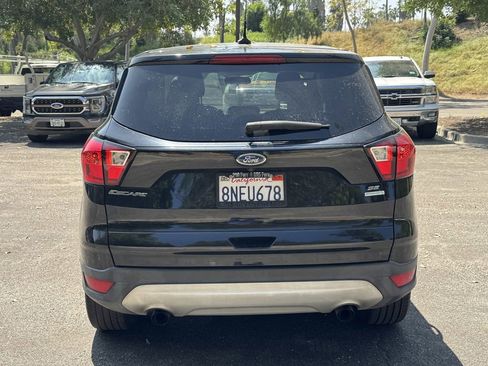 Used 2019 Ford Escape SE image 5