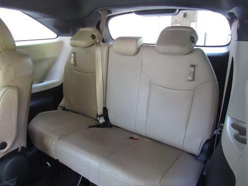 Used 2023 Toyota Sienna XLE w/ XLE Plus Package AWD/4WD image 18