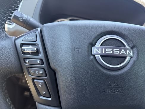 Used 2022 Nissan Frontier SV AWD/4WD image 9