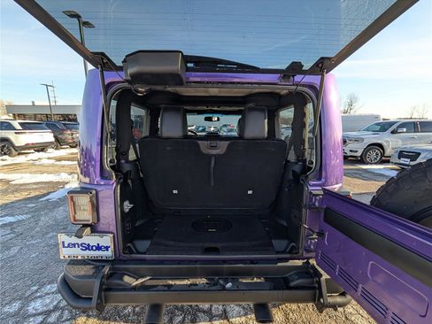 Used 2017 Jeep Wrangler Sahara image 12