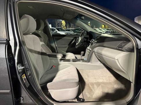 Used 2011 Toyota Camry LE image 10