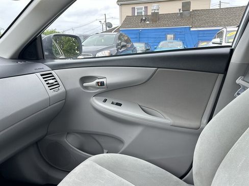 Used 2013 Toyota Corolla L FWD image 12