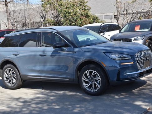 New 2026 Lincoln Corsair Premiere image 4