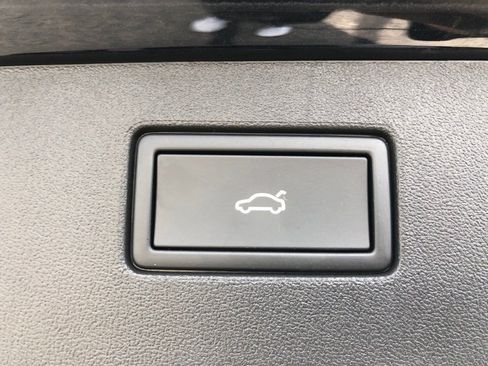 New 2025 Volkswagen Tiguan SE AWD/4WD image 34