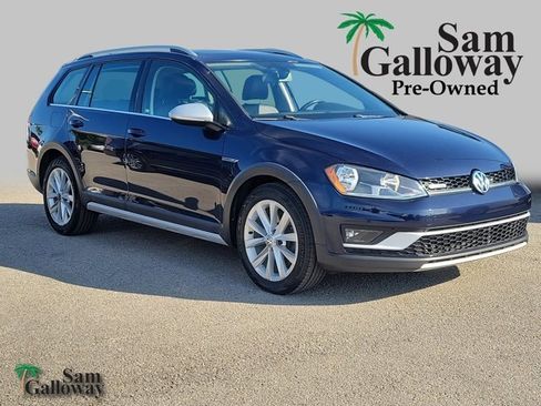 Used 2017 Volkswagen Golf Alltrack SE image 1